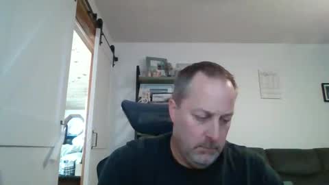 Snapshot of brettsky chatting on 11-16-25, 08:36 hey online show from 11-16-25, 08:36