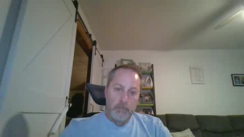 Snapshot of brettsky chatting on 12-04-25, 02:21 hey online show from 12-04-25, 02:21