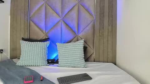 B R I A  online show from 09-13-25, 02:33