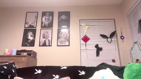 Brianna3 online show from 12-30-24, 05:48