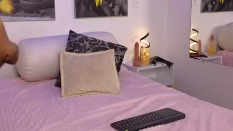 Briana Giil online show from 11-28-25, 08:00