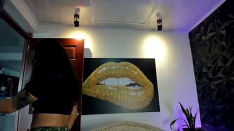 Snapshot of brianathompson chatting on 01-16-25, 06:48 BRIANA online show from 01-16-25, 06:48