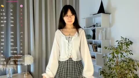 Hanna online show from 10-25-25, 01:13