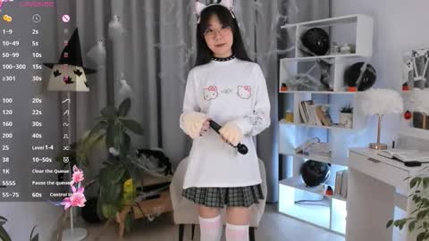 Hanna online show from 10-31-25, 01:17