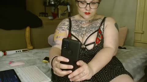 Snapshot of briebaby88 chatting on 05-13-26, 02:09 Leela Marie xo online show from 05-13-26, 02:09