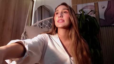 Snapshot of brinna_ev chatting on 10-21-25, 01:06 B R I N N A online show from 10-21-25, 01:06