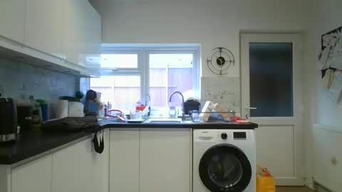 britguy6985 online show from 02-10-26, 10:30