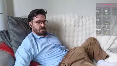 Snapshot of britishpoet chatting on 04-09-26, 12:10 Callum online show from 04-09-26, 12:10