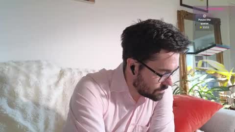 Snapshot of britishpoet chatting on 05-17-26, 04:58 Callum online show from 05-17-26, 04:58
