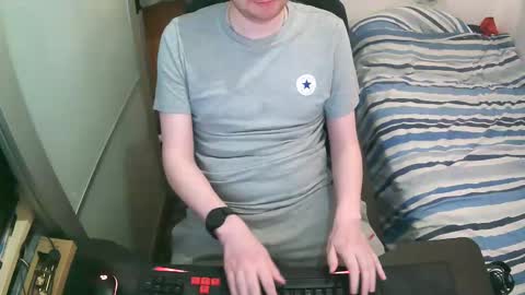 Snapshot of britishtom93 chatting on 12-17-25, 12:16 British Tom online show from 12-17-25, 12:16