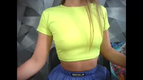 Snapshot of britneyxkittens chatting on 10-18-25, 04:26 BritneyxKittens online show from 10-18-25, 04:26