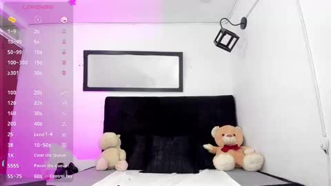 Snapshot of brittany_williams_ chatting on 02-08-25, 03:21 online show from 02-08-25, 03:21