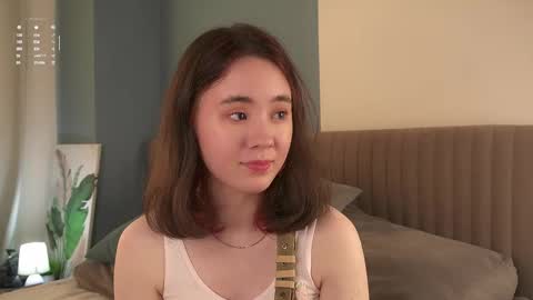 Snapshot of britthe chatting on 09-11-25, 11:32 Lina online show from 09-11-25, 11:32