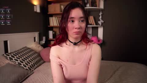 Snapshot of britthe chatting on 11-12-25, 11:43 Lina online show from 11-12-25, 11:43