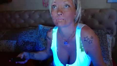 brittneychats81 online show from 03-26-26, 04:23