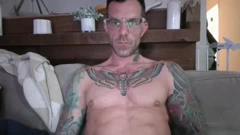 Snapshot of brodyrad chatting on 04-30-26, 05:03 Brody Rad online show from 04-30-26, 05:03