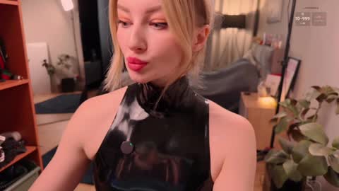 Snapshot of bronnica chatting on 01-18-25, 12:15 Anna online show from 01-18-25, 12:15