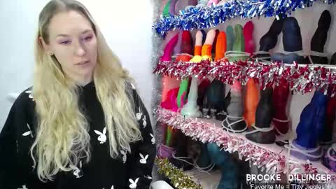 Snapshot of brookedillinger chatting on 12-15-25, 07:51 Brooke1993 online show from 12-15-25, 07:51