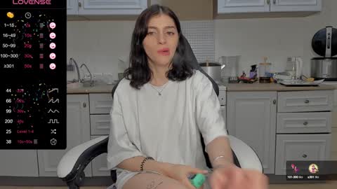 Snapshot of broosnica1 chatting on 01-11-25, 01:11 broosnica1 online show from 01-11-25, 01:11