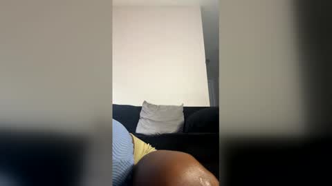 Snapshot of brownnnjuicy chatting on 12-17-25, 02:12 brownnnjuicy online show from 12-17-25, 02:12