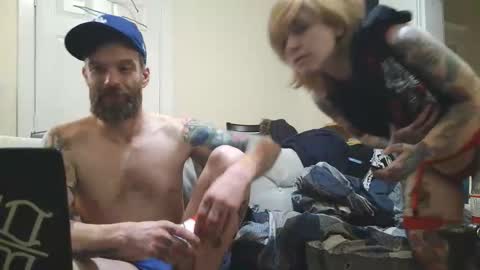 Snapshot of brt37 chatting on 02-20-26, 01:13 Canadiantryoncouple online show from 02-20-26, 01:13