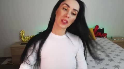 Snapshot of brunettgirl_ chatting on 02-14-25, 04:58 Ellis online show from 02-14-25, 04:58