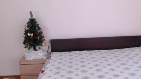 Snapshot of brunettgirl_ chatting on 12-23-25, 08:23 Ellis online show from 12-23-25, 08:23