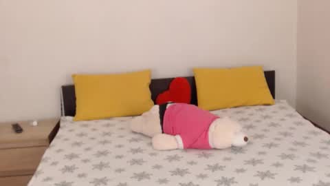 Snapshot of brunettgirl_ chatting on 02-15-26, 05:15 Ellis online show from 02-15-26, 05:15