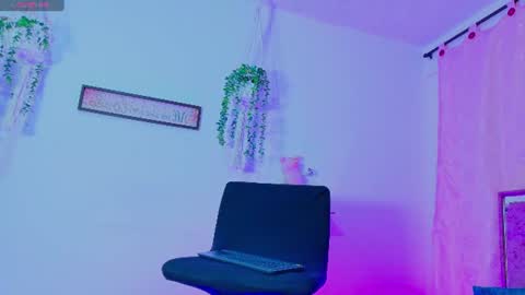 Snapshot of bruno_crozz chatting on 07-26-26, 12:34 chloe cassie online show from 07-26-26, 12:34