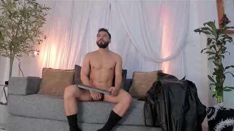 Andres Suarez online show from 10-19-25, 05:24