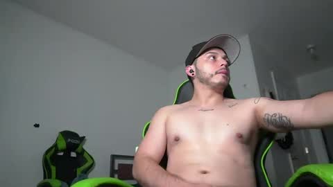 Snapshot of bryanncan01 chatting on 01-02-25, 11:27 Bryannsex online show from 01-02-25, 11:27