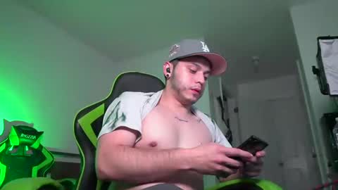 Snapshot of bryanncan01 chatting on 01-15-25, 02:27 Bryannsex online show from 01-15-25, 02:27