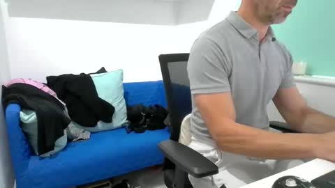 Snapshot of bubblebumdave chatting on 10-07-25, 02:14 Bubblebum online show from 10-07-25, 02:14