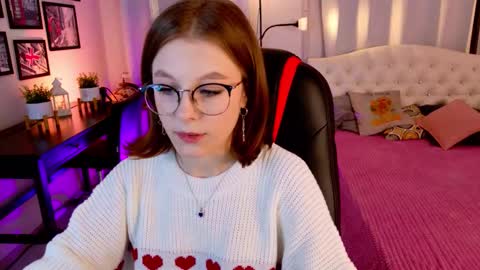 Snapshot of bubblegum_babe_ chatting on 11-18-25, 08:24 Alice online show from 11-18-25, 08:24