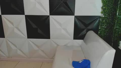 bull_cam online show from 10-04-25, 06:50