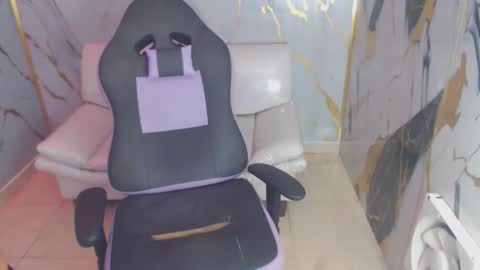 bull_cam online show from 10-28-25, 05:15