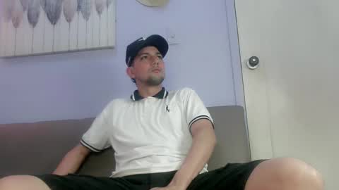 Snapshot of bulls_23_ chatting on 10-04-25, 11:52 BULL online show from 10-04-25, 11:52