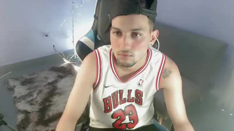 Snapshot of bulls_23_ chatting on 10-05-25, 06:50 BULL online show from 10-05-25, 06:50