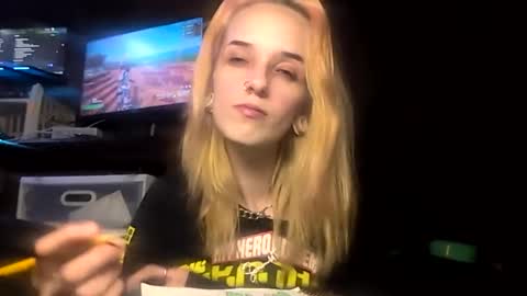 Snapshot of bunniandcryme chatting on 04-09-26, 03:06 bunniandcryme online show from 04-09-26, 03:06
