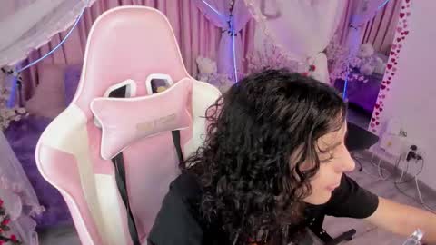 Snapshot of bunny_curly chatting on 09-10-25, 01:55 Bunny online show from 09-10-25, 01:55