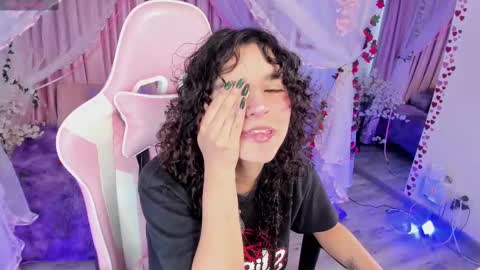 Snapshot of bunny_curly chatting on 09-14-25, 01:32 Bunny online show from 09-14-25, 01:32