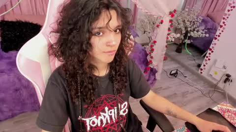 Snapshot of bunny_curly chatting on 09-26-25, 01:04 Bunny online show from 09-26-25, 01:04