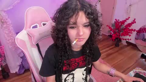 Snapshot of bunny_curly chatting on 10-07-25, 02:14 Bunny online show from 10-07-25, 02:14