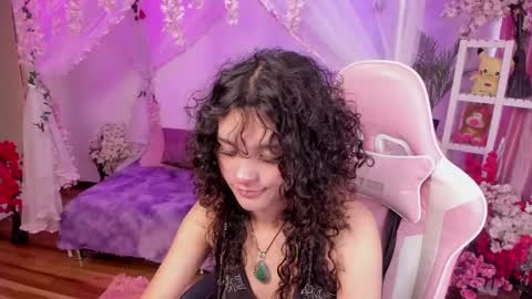 Snapshot of bunny_curly chatting on 10-08-25, 01:20 Bunny online show from 10-08-25, 01:20