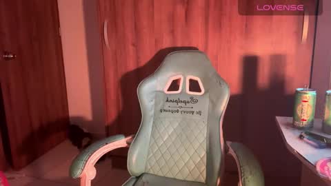 Snapshot of bunny_secrets chatting on 09-28-25, 12:05 Isa online show from 09-28-25, 12:05