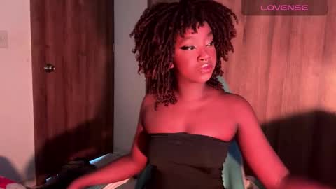 Snapshot of bunny_secrets chatting on 09-30-25, 08:03 Isa online show from 09-30-25, 08:03