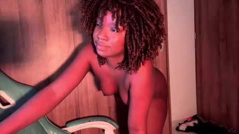 Snapshot of bunny_secrets chatting on 10-07-25, 08:39 Isa online show from 10-07-25, 08:39