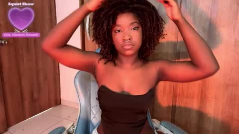 Snapshot of bunny_secrets chatting on 11-13-25, 01:32 Isa online show from 11-13-25, 01:32