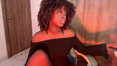 Snapshot of bunny_secrets chatting on 11-28-25, 12:13 Isa online show from 11-28-25, 12:13