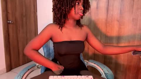 Snapshot of bunny_secrets chatting on 12-02-25, 12:05 Isa online show from 12-02-25, 12:05